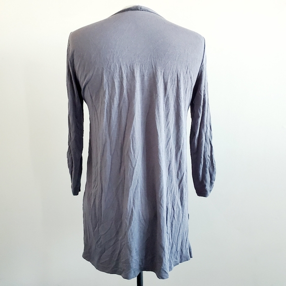 💸CAMBER & GRACE floral keyhole top - Picture 3 of 7